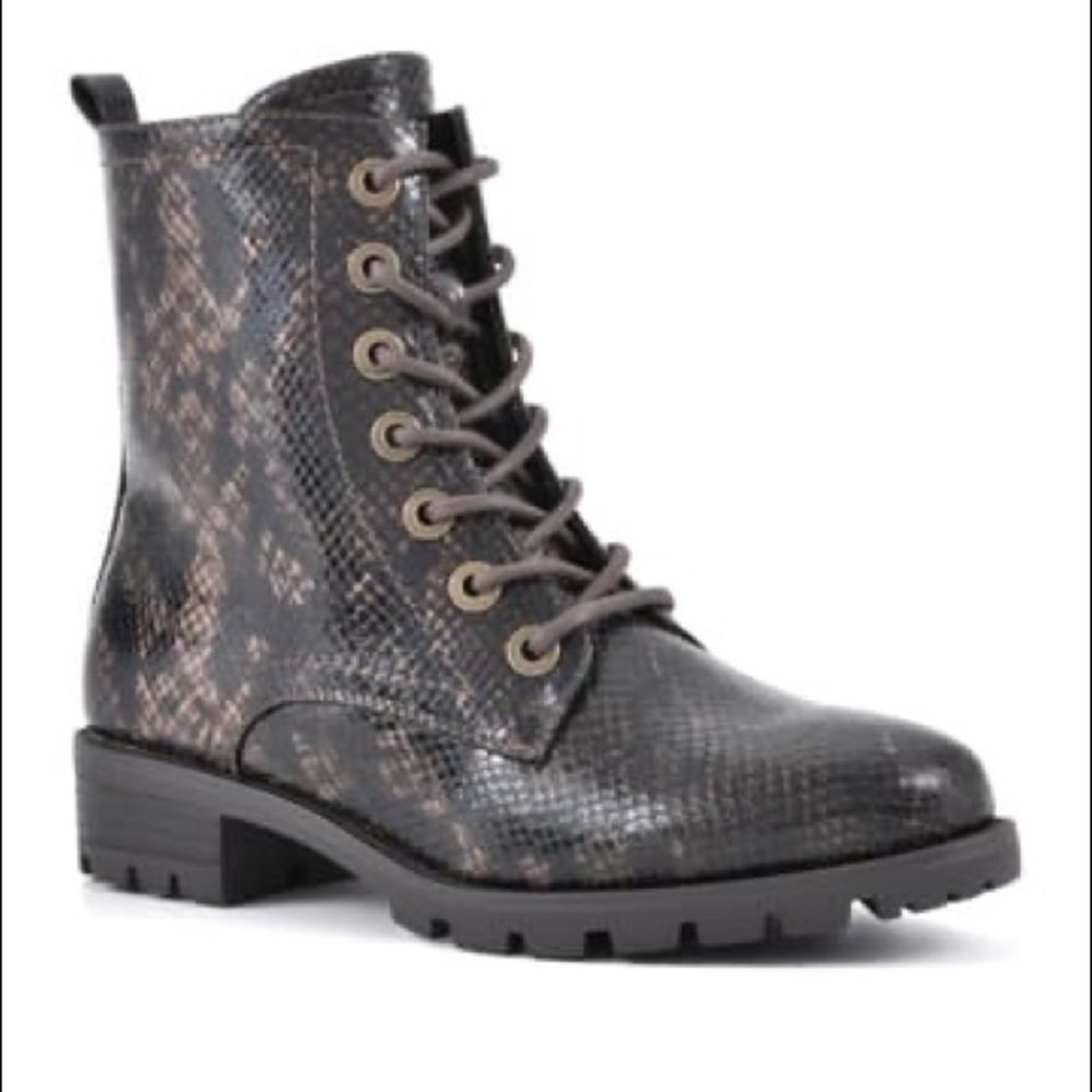 New White Mountain Footwear
Danvers Combat Boot